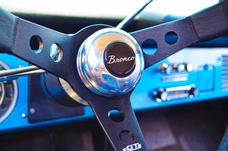 4122015 Bronco Script Horn Button for Aftermarket Wheels for Early