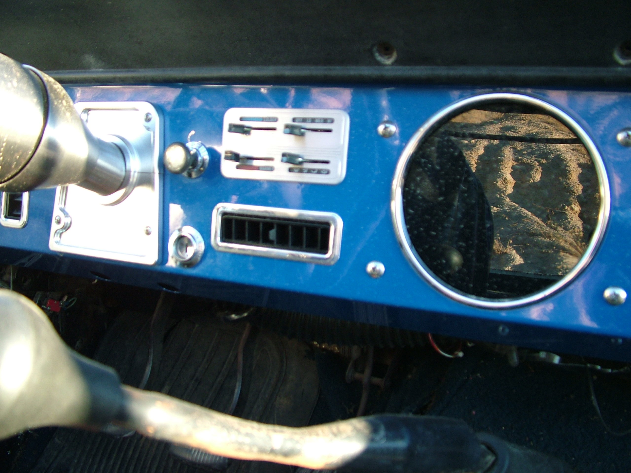 75-28011 In-Dash Vent Upgrade Small For Early Bronco