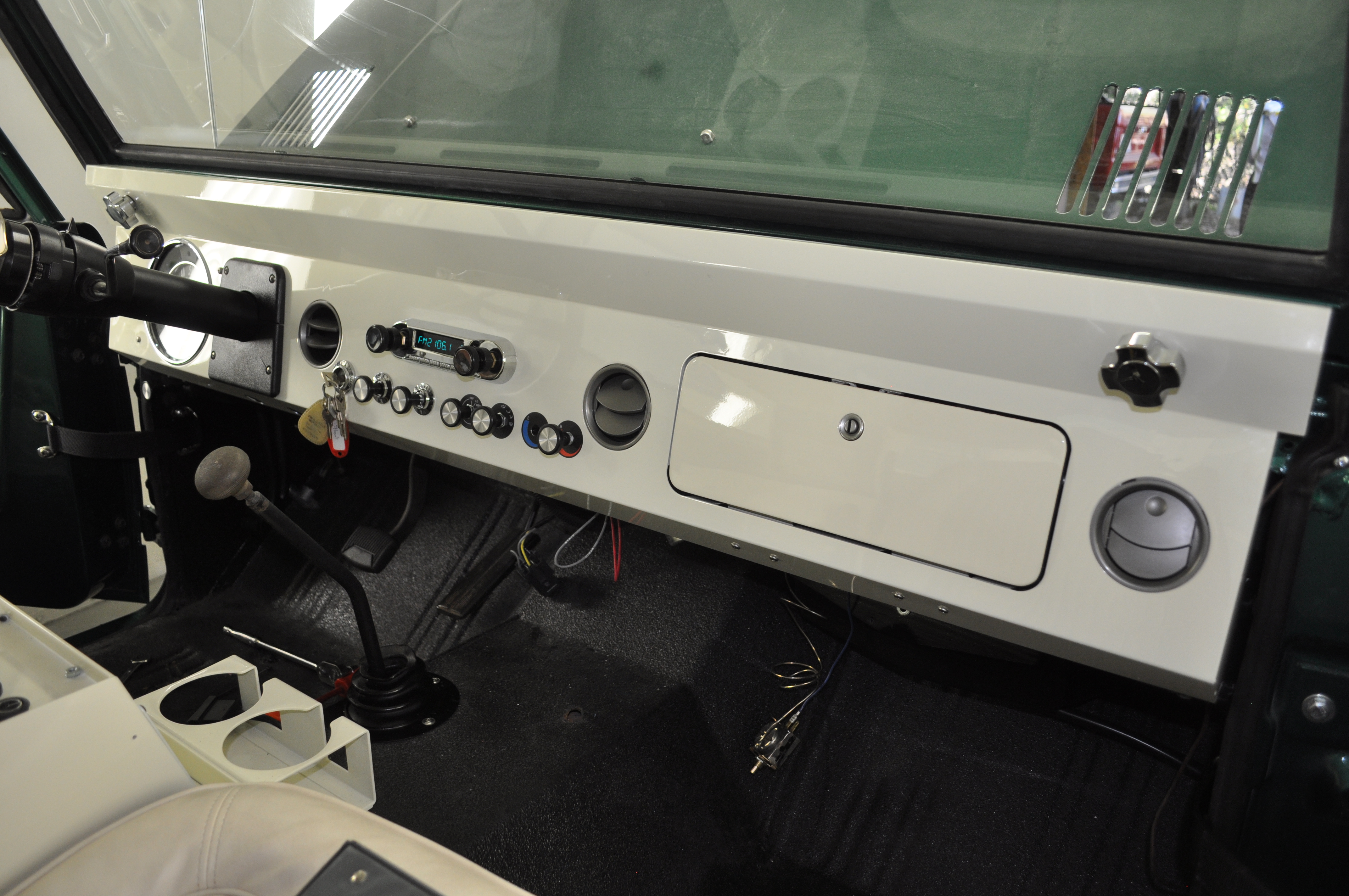 72 70202 classic bronco style radio for early ford bronco audio bc broncos 72 70202 classic bronco style radio for early ford bronco